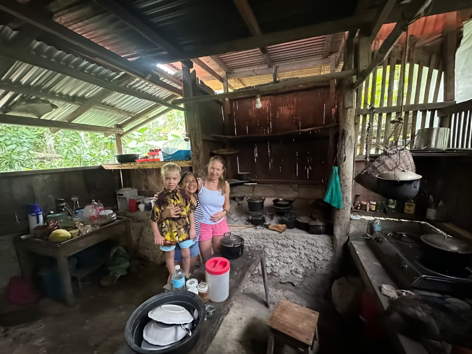 Visiting a local Siquijor folk healer's home
